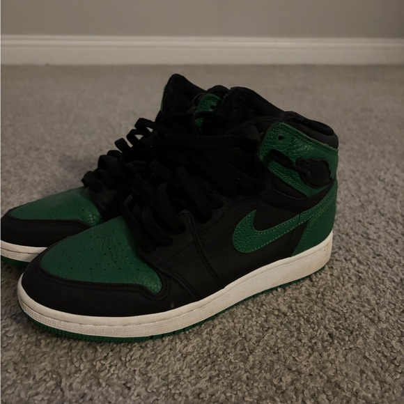 Green and Black High-Top Sneakers - Picture 1 of 1